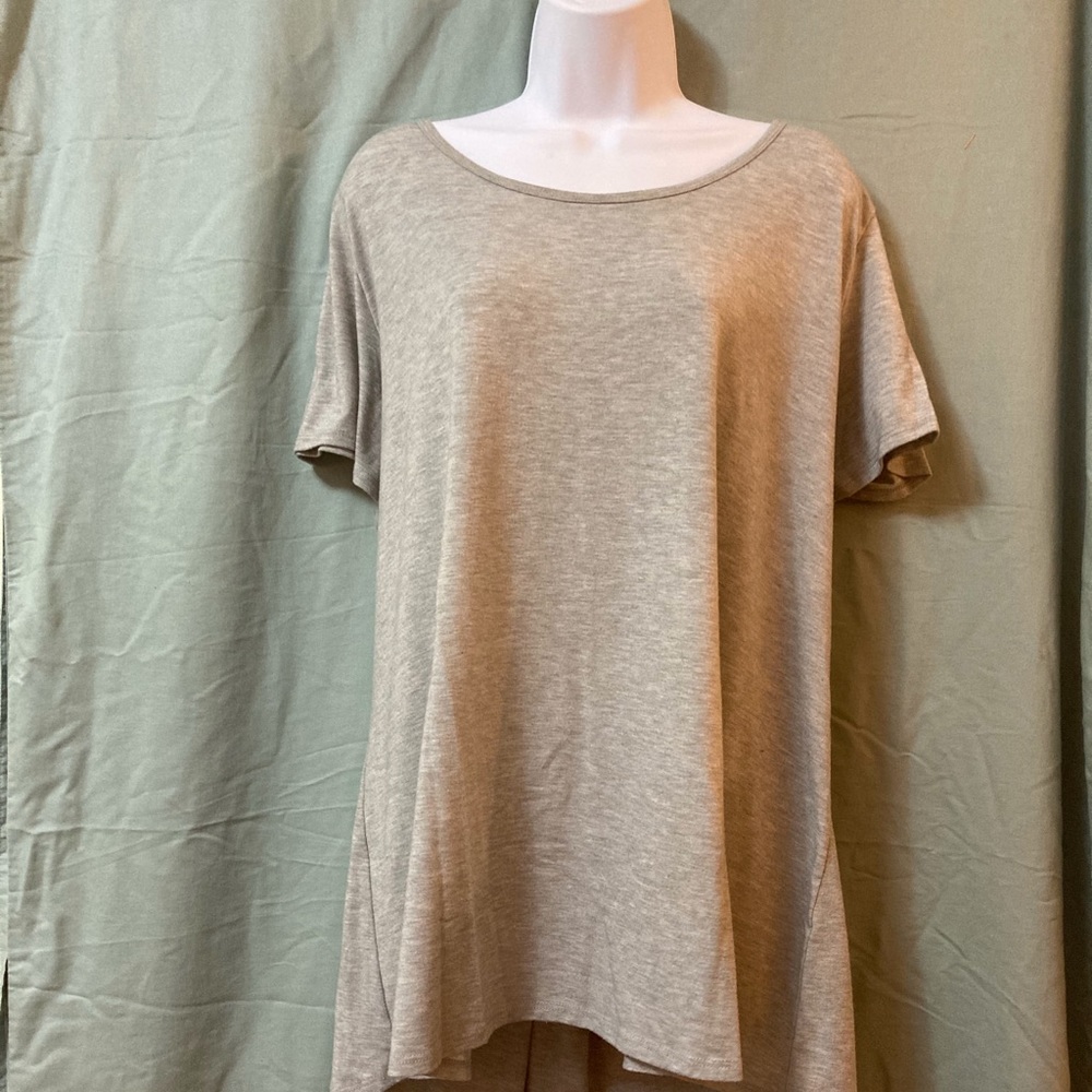 Solid light grey tee - Lularoe Classic T